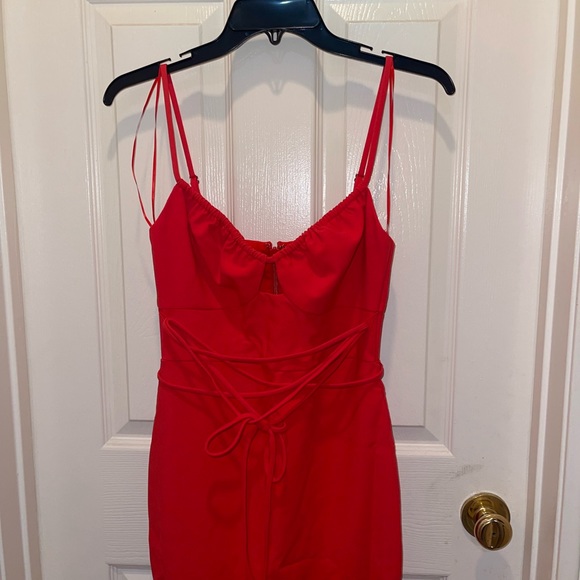 LIKELY
Kiki Cut-Out Trumpet Midi-Dress - Picture 3 of 8